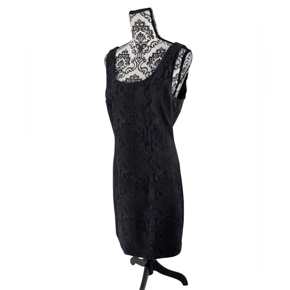 Joseph Ribkoff Black Snakeskin Textured Sheath Dress 10 | Vintage Bodycon Midi - Picture 12 of 15